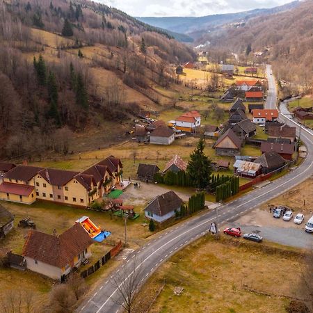 Green Mountain Resort Scrind-Frăsinet エクステリア 写真